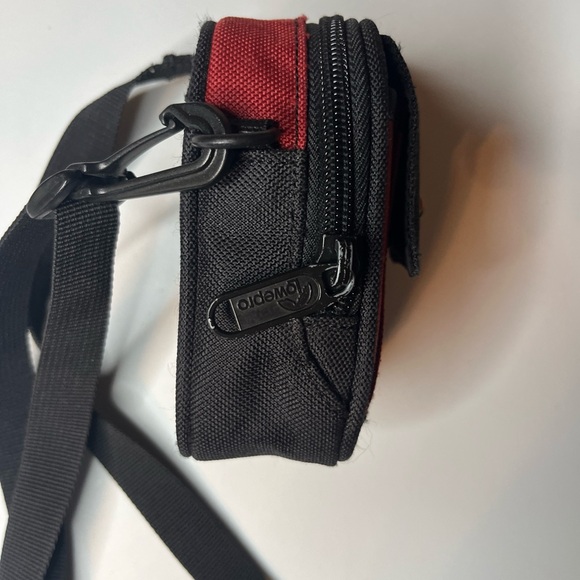 Lowepro Z5 Camera Pouch Carrying Case Black/Burgundy Great Pre-Owned Condition - Picture 9 of 11